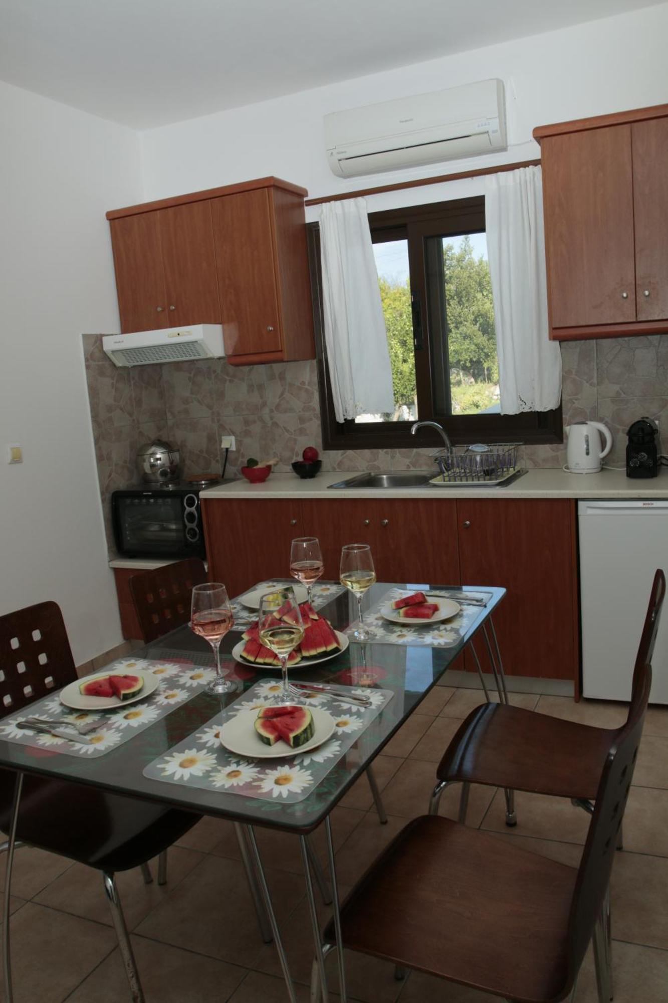 Elena's Summer House Apartment